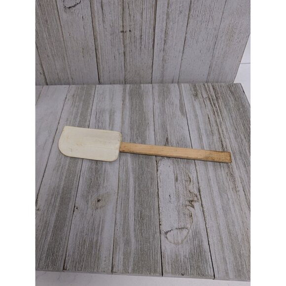 Daisy  Scraper White Spatula 9 1/2" Wood Handle - Picture 1 of 8